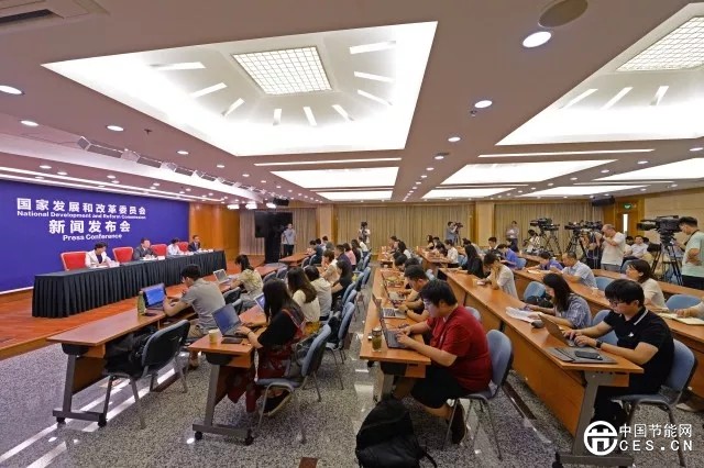 国家发展改革委举行专题拼搏(中国)发布会 介绍创新和完善促进绿色发展价格机制有关情况