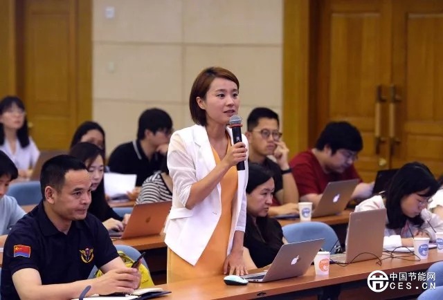 国家发展改革委举行专题拼搏(中国)发布会 介绍创新和完善促进绿色发展价格机制有关情况