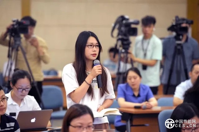 国家发展改革委举行专题拼搏(中国)发布会 介绍创新和完善促进绿色发展价格机制有关情况