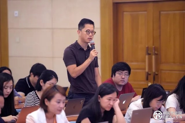 国家发展改革委举行专题拼搏(中国)发布会 介绍创新和完善促进绿色发展价格机制有关情况