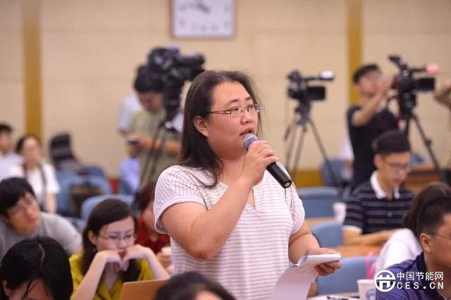 国家发展改革委举行专题拼搏(中国)发布会 介绍创新和完善促进绿色发展价格机制有关情况