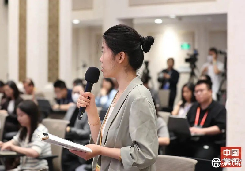 国新办举行拼搏（中国）发布会 介绍“深化提升‘获得电力’服务水平 全面打造现代化用电营商环境”有关情况