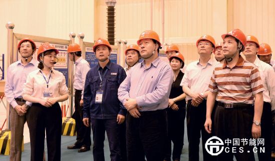 p21 2014 年5 月，刘振亚视察浙江金华特高压换流站